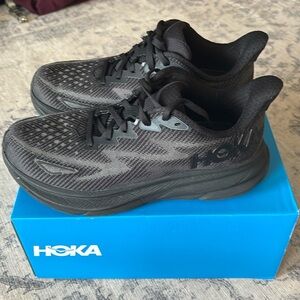 Hoka Women’s Clifton 9 Running Shoes - size 7.5 - black